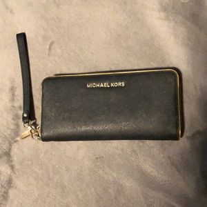 Michael Kors Jet Set Leather Continental Wristlet